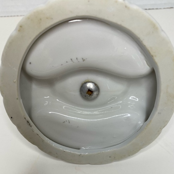 Porcelain Trinket Dish with Gold Tone Handle Embossed Roses and Painted Roses - Picture 6 of 7